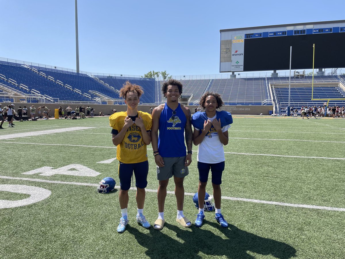 WasecaFootball's tweet photo. Deron and Damarius with their big brother! Go Jays and Go Jacks! https://t.co/sR326OXISn