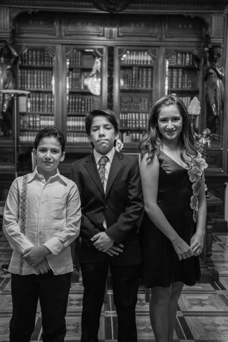 FelipeCalderon's tweet photo. De las bendiciones que he recibido (muchas, gracias a Dios), mis hijos han sido la mayor de ellas. Gracias a todas y a todos por sus felicitaciones, y felicidades a todos los papás en el #díadelpadre https://t.co/7DBpvfgRo2