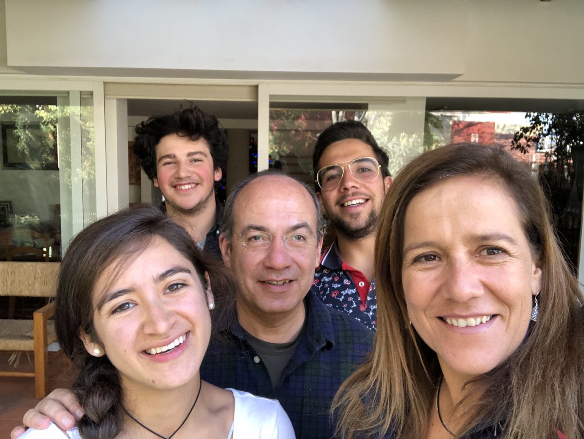 FelipeCalderon's tweet photo. De las bendiciones que he recibido (muchas, gracias a Dios), mis hijos han sido la mayor de ellas. Gracias a todas y a todos por sus felicitaciones, y felicidades a todos los papás en el #díadelpadre https://t.co/7DBpvfgRo2