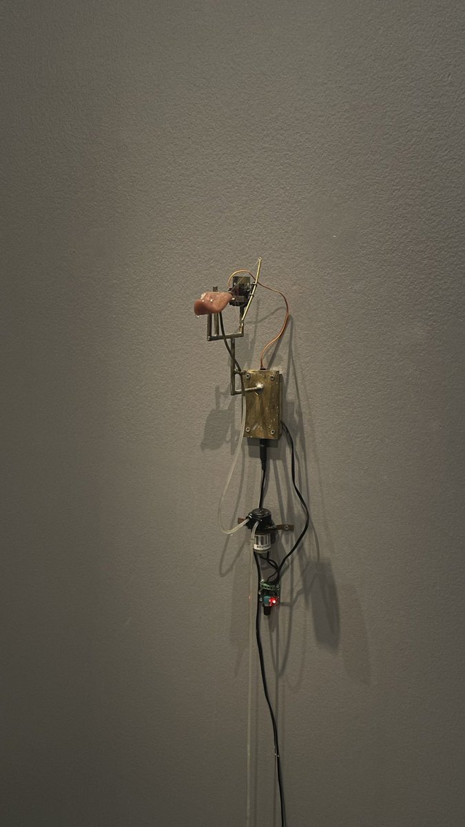 anitlinn's tweet image. “Design that mediates between mind and body” 

The World of ASMR at @DesignMuseum felt like an oddly satisfying scratch on my brain. I especially loved that there was an entire room with beanbags dedicated to @BobRossOfficial 👩🏻‍🎨