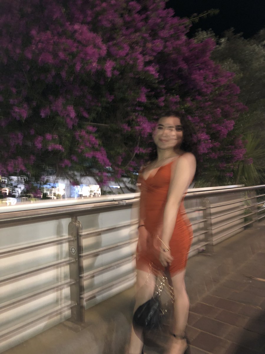 Claudia mi ha fatto 20 foto e questa è la più carina quindi vi lascio immaginare 
<a href="/claudiadeagazio/">Claudia☀️</a>