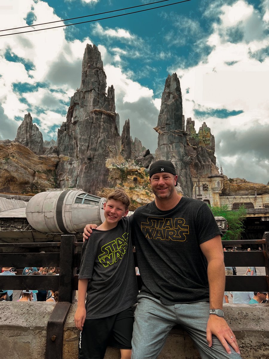 revelads's tweet photo. To our #1 and only office dad, we hope you get to crack all the dad jokes and cold ones today. Happy Father's Day, Chris! #officedad #fathersday https://t.co/B2j4qesX5o