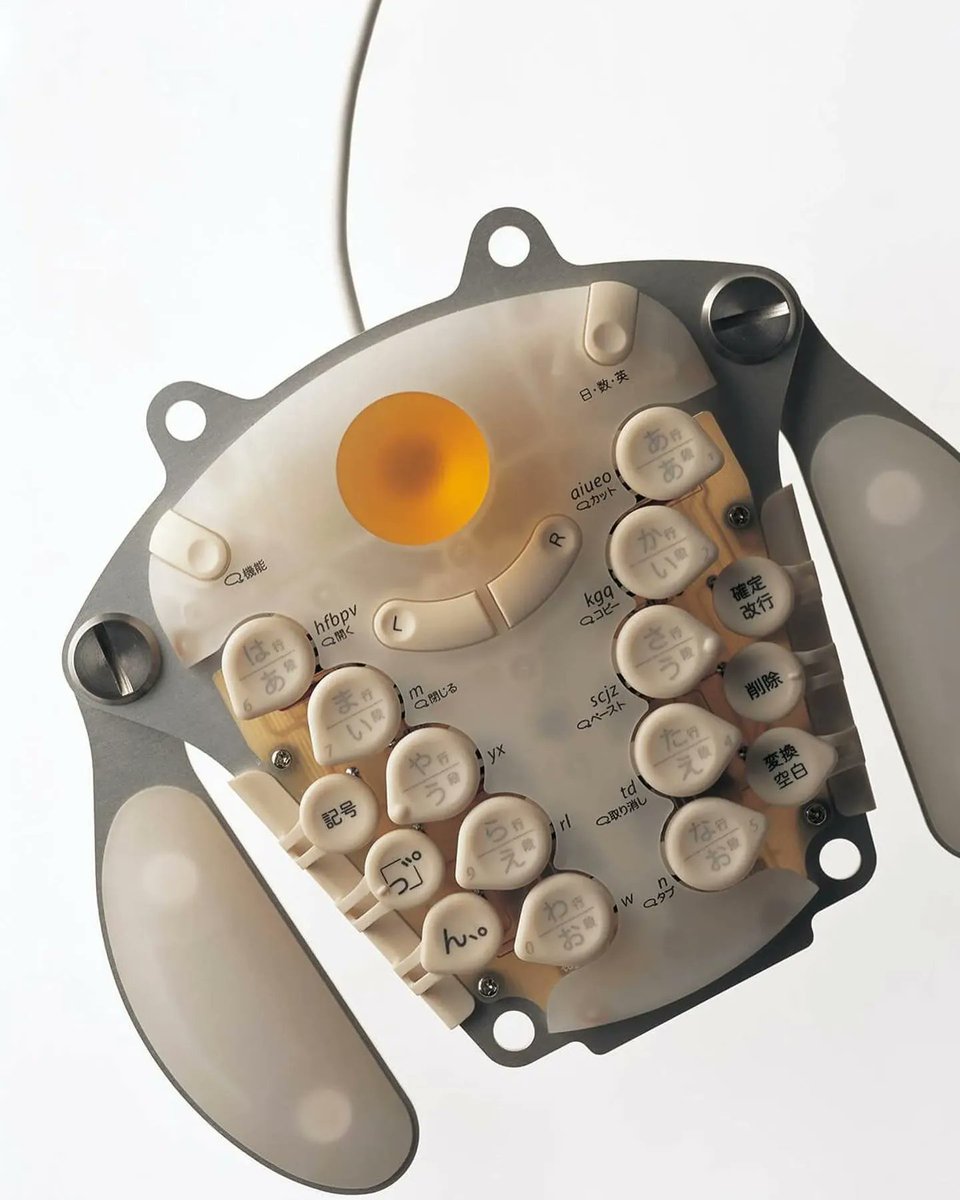 cortexcreatives's tweet image. DESIGN: tagtype Garage Kit designed by Leading Edge Design Corp. is a gamepad-like keyboard for Japanese characters that was initially developed for a disabled novelist, Ransei Eto, and is today offered as a DIY kit.

Photo: Yukio Shimizu