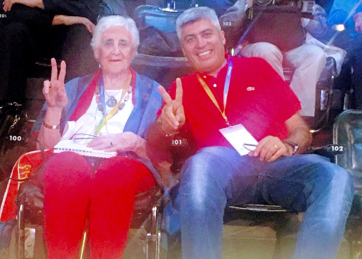ale_rusconi's tweet photo. #Hoy cumple años la compañera #StellaCalloni @CalloniStella .Un abrazo muy grande a esta enorme mujer siempre comprometida con las luchas de los pueblos del mundo https://t.co/vM1JzwOpZa