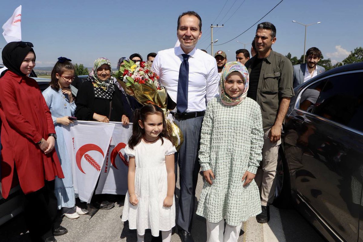 erbakanfatih's tweet photo. Bugün Uşak girişinde teşkilatlarımız bizleri coşkulu bir şekilde karşıladılar. Kendilerine çok teşekkür ediyoruz. https://t.co/3z7TkdejFJ