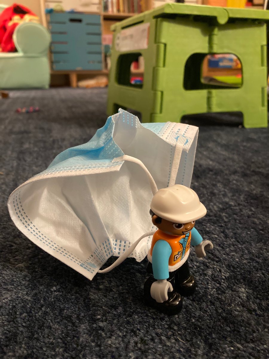 CL_Samstag's tweet image. “It’a a parachute!”