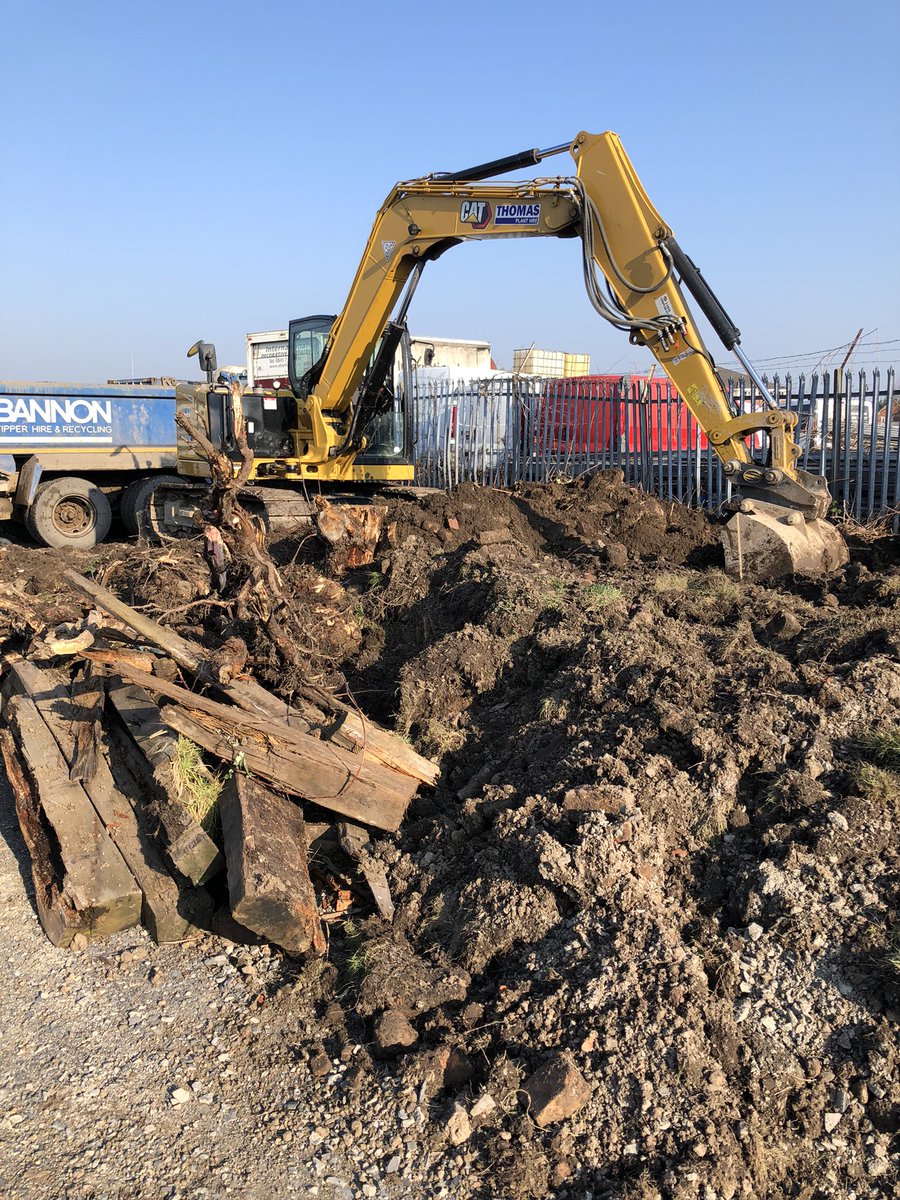 tmrbuilding's tweet photo. Muck shifting and stoning up a large storage area for our client in Widnes. #minidiggeranddriverhire #excavatoroperatorhire #groundworks #landscaping #Liverpool #Wirral https://t.co/BGN7ZhwUtb