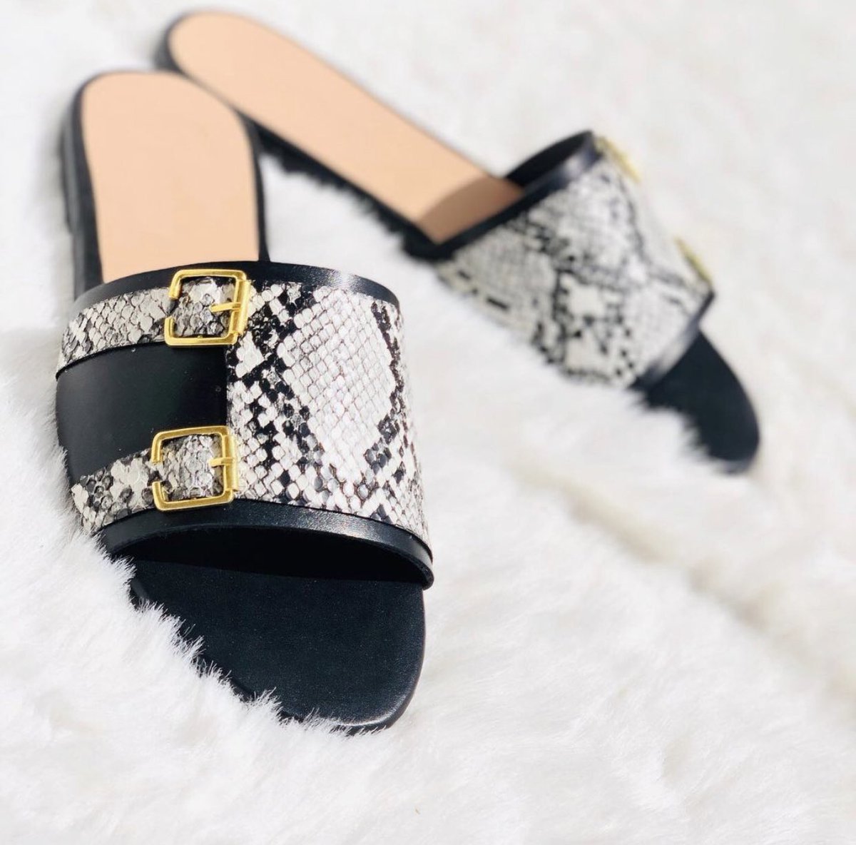 zahrazaria's tweet photo. Please order your eid shoes from me 
diff sizes and colors available 
3000
kaduna/nationwide delivery 
DanAllah retweet piliss thnkyou🥺🙏 https://t.co/qA4NVAMRAT