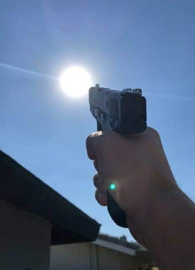 casanovalen_'s tweet photo. que pasa rey te molesta el sol? https://t.co/ff49XKIqPJ