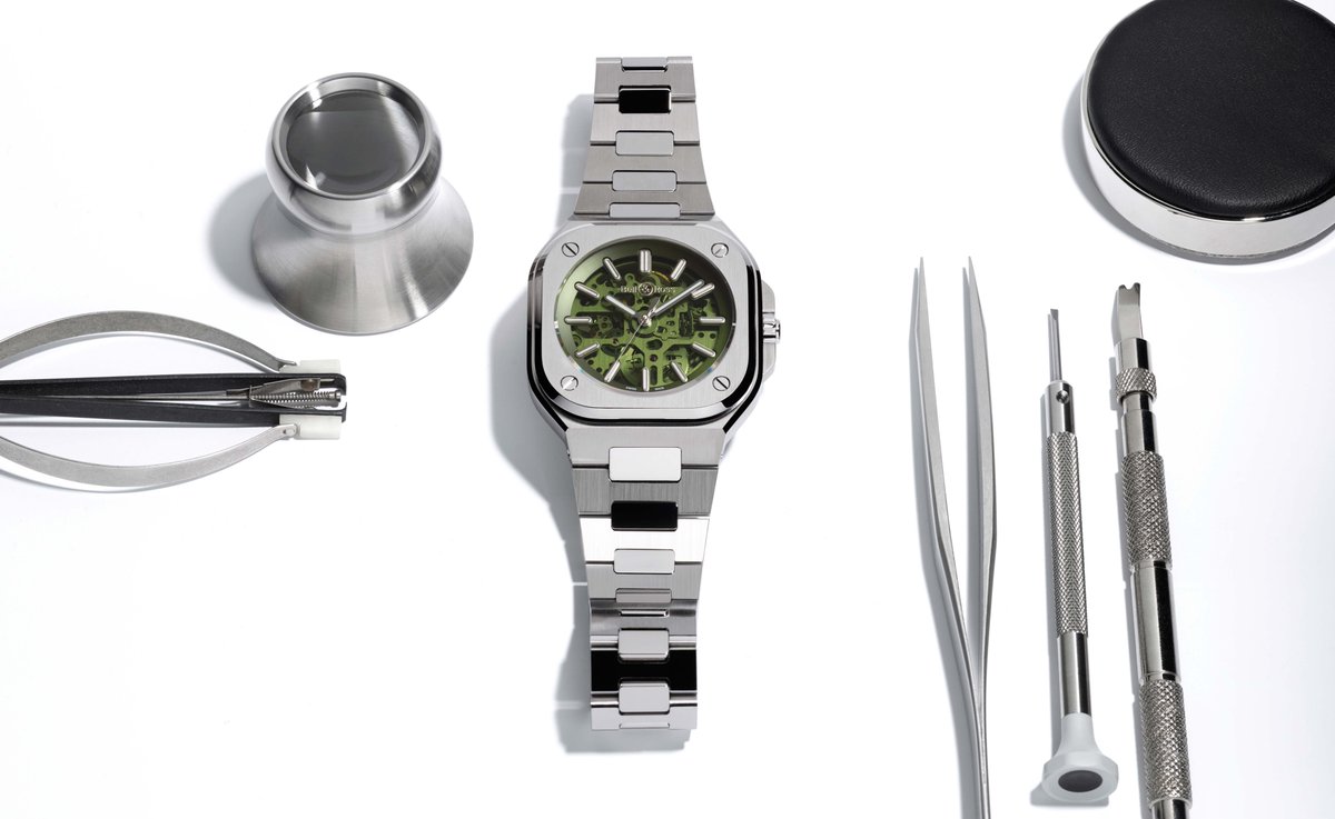 cotedesmontres's tweet photo. Bell & Ross #BR05 #Skeleton #Green - Architecture mécanique
Elle s’habille de vert, couleur complémentaire des précédentes, après le noir, le bleu et le gris, le vert s’impose.
Un #vertOlive profond, élégant, ni trop vif, ni trop sombre…
@BellRossWatches
https://t.co/I1Bs6xZiQ2 https://t.co/S0zOrgVTOF