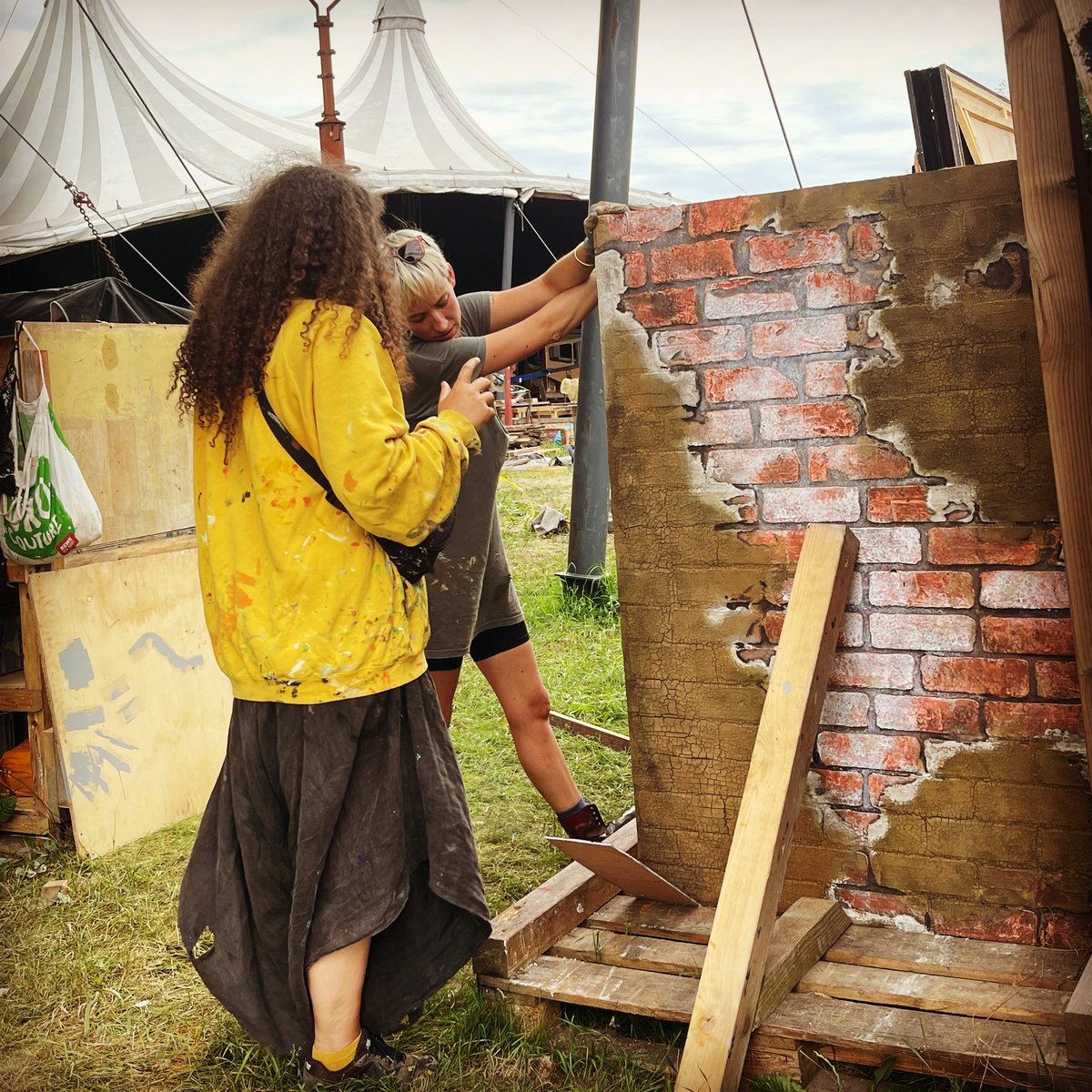 kortexdesigns's tweet photo. The paint works are just beautiful and am in love with them 🥰🥰 .
.
.
.
.
#photographer #NFT #Construction #festival #fusionfestival https://t.co/6pvuRJuldZ