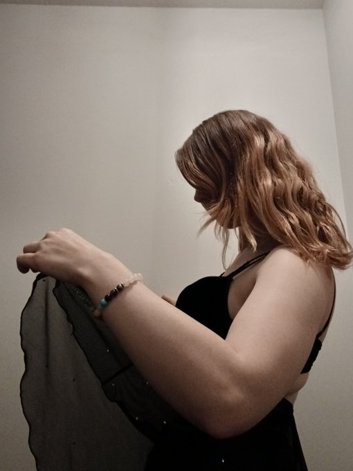 Hello loves!!! I've entered into the 2022 Maxim Covergirl competition!!! Please vote for me 🥰❤️   https://t