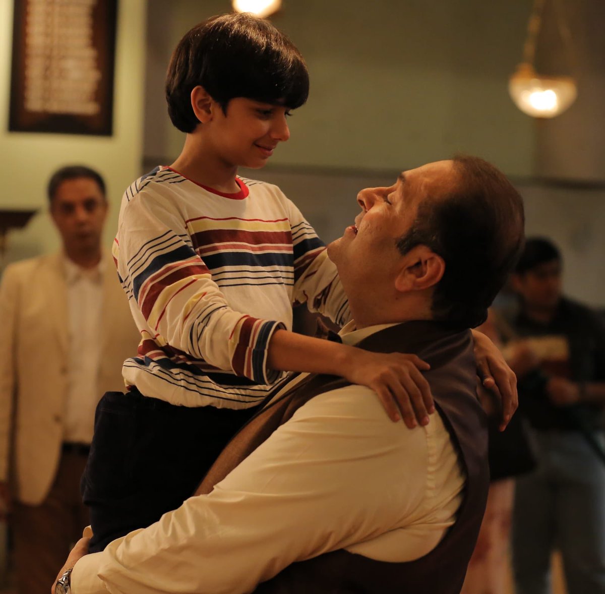 juniorbachchan's tweet photo. Proud to be BACHCHAN JUNIOR!

#HappyFathersDay
#FathersDay 
#ToolsidasJunior #ToolsidasJuniorOnNetlflix
@agppl ⁦@duttsanjay⁩ #RajeevKapoor ⁦@AshGowariker⁩ https://t.co/WFCkc0kGgW