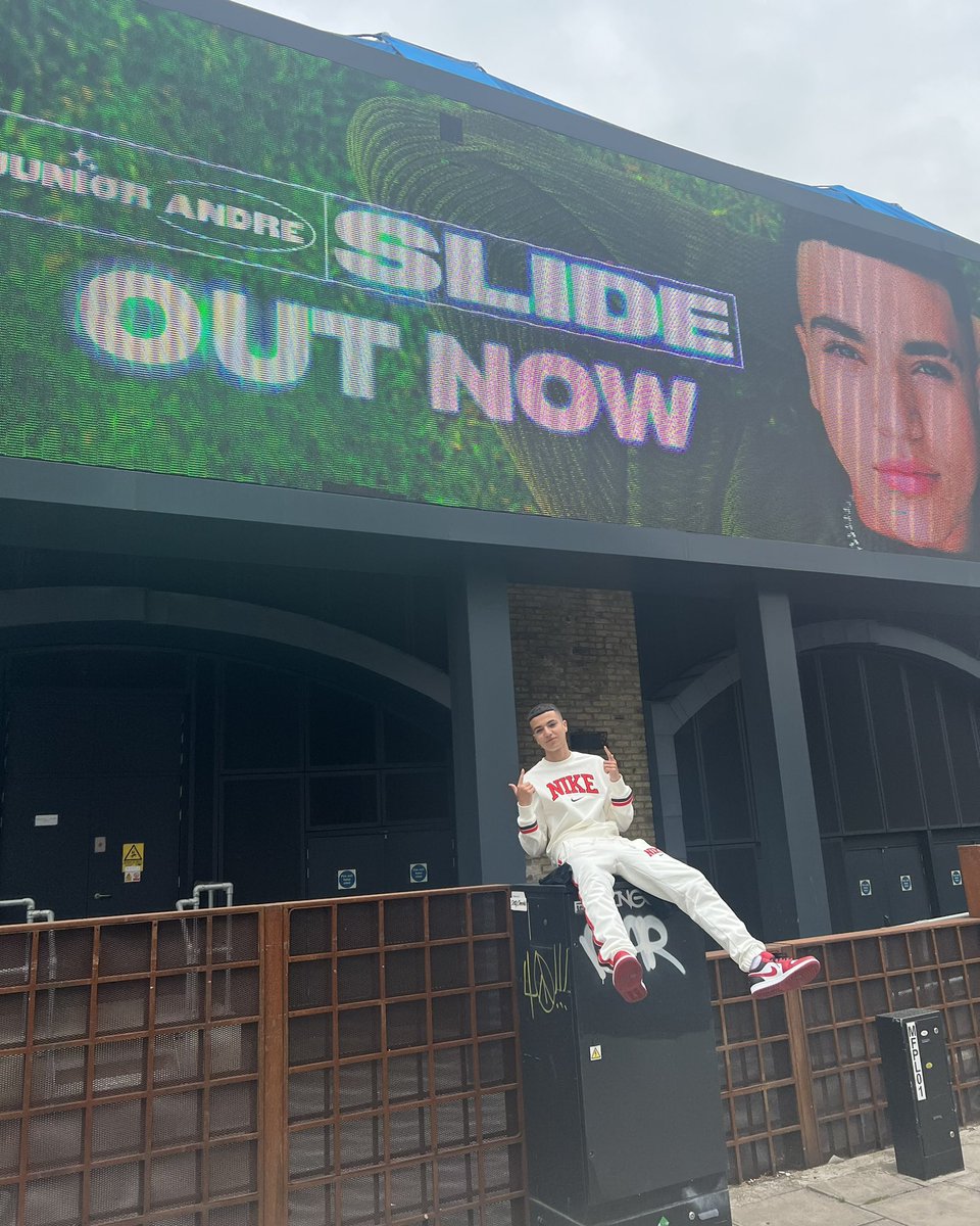 Omg I’m on a Billboard in central London 😭🙏 Thank you guys so much for all the mad love and support over the past few days. Appreciate every single one of you who’s supporting Slide! Let’s keep running up the track all summer 💯❤️ juniorandre.lnk.to/slide