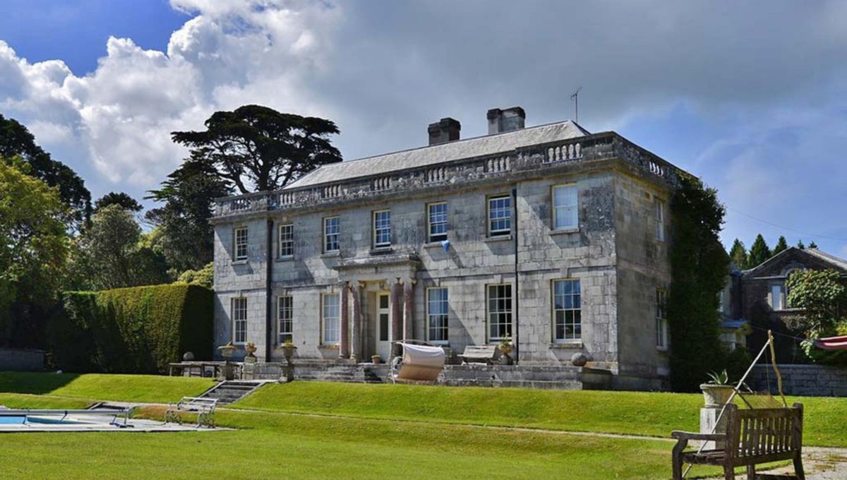 AlvertonHotel's tweet photo. For today's #SundayScroll, we have our monthly What's On guide waiting for you.

Make the most of the sunshine this July in #Cornwall, with festivals perfect for foodies and live performances galore, this month can't be missed.

Discover the blog, here ->

https://t.co/IsntW9CtbQ https://t.co/R18z4kYltI