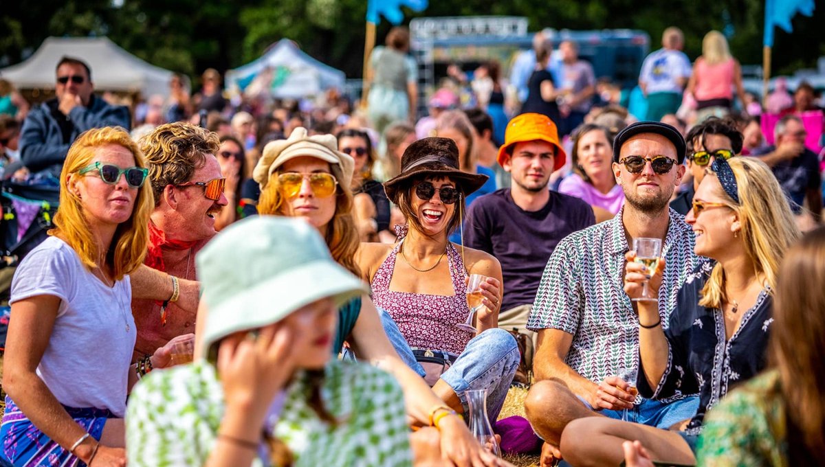 AlvertonHotel's tweet photo. For today's #SundayScroll, we have our monthly What's On guide waiting for you.

Make the most of the sunshine this July in #Cornwall, with festivals perfect for foodies and live performances galore, this month can't be missed.

Discover the blog, here ->

https://t.co/IsntW9CtbQ https://t.co/R18z4kYltI