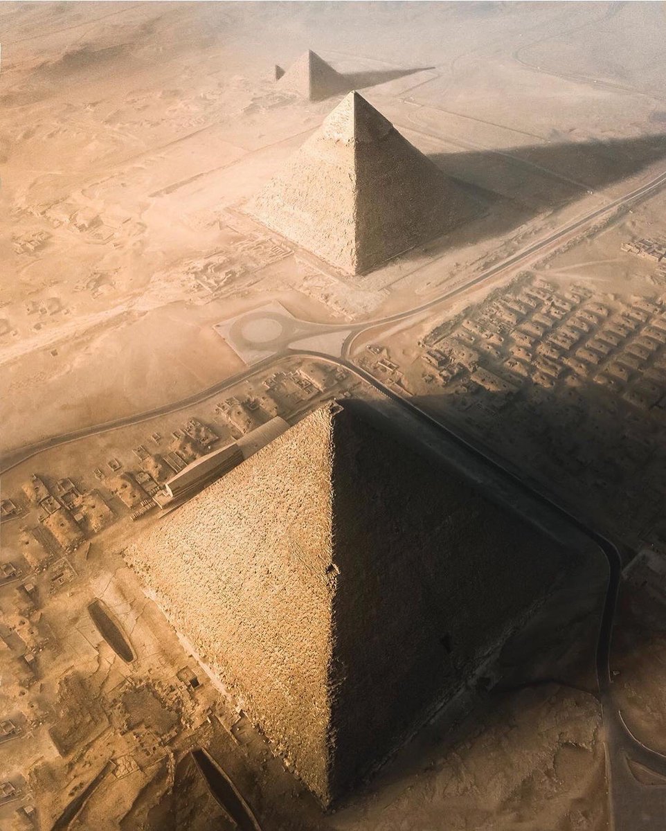 JamesLucasIT's tweet photo. È solo una strana coincidenza che la velocità della Luce sia identica alle coordinate della Grande Piramide di Giza?

La luce si propaga nel vuoto a 299, 792, 458 metri al secondo e la coordinata geografica della Grande Piramide di Giza è 29.9792458 ° N. https://t.co/FrJ0t7mKqs