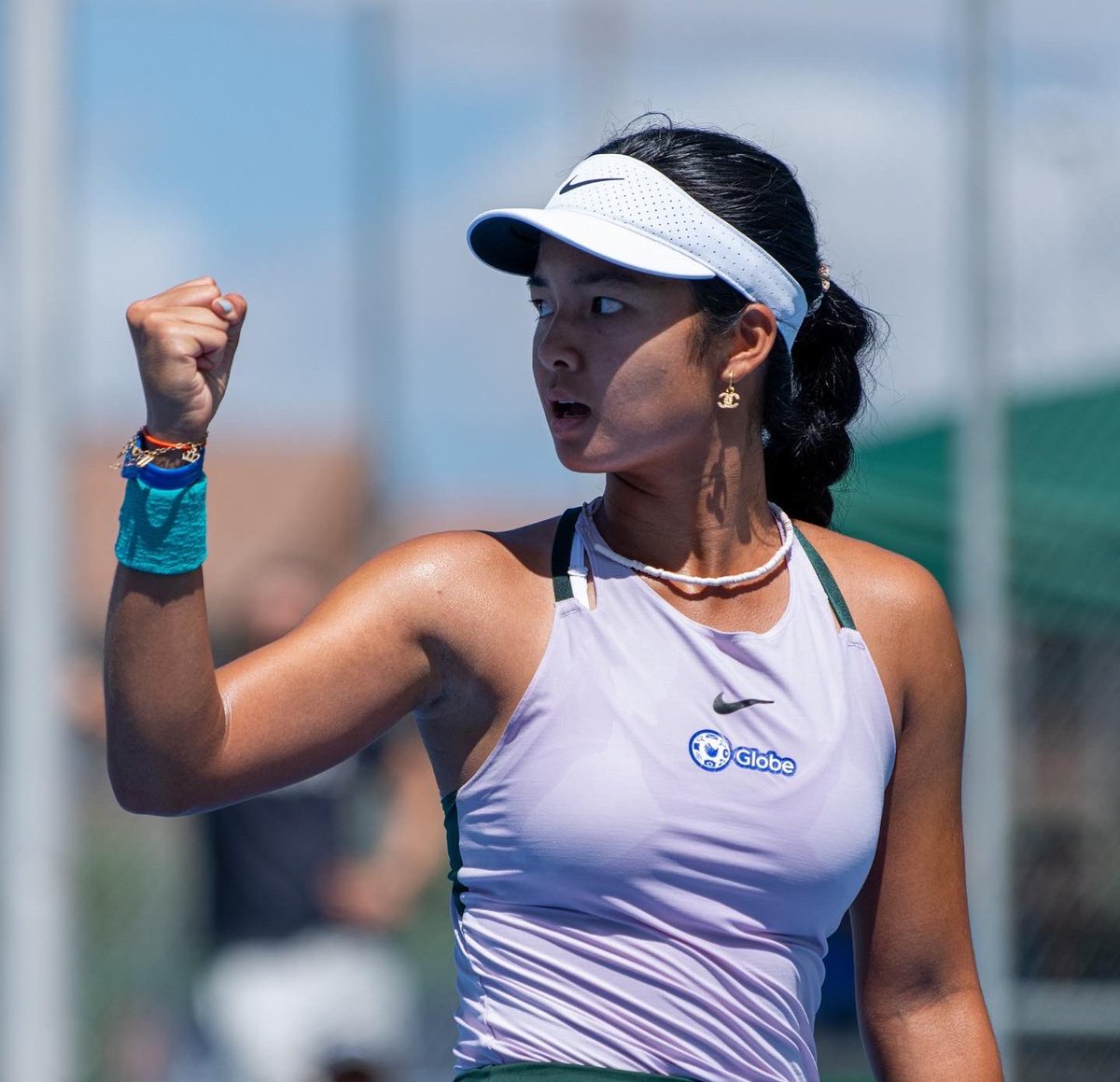 👏🏻 Congrats for your amazing week, 🇵🇭 Alex Eala! 👏🏻
🏆 Well done, <a href="/mbassolsribera/">Marina Bassols</a>! 
🎾 @brezoosuna 
📸: <a href="/alvarodiazPHOTO/">Alvaro Diaz</a>