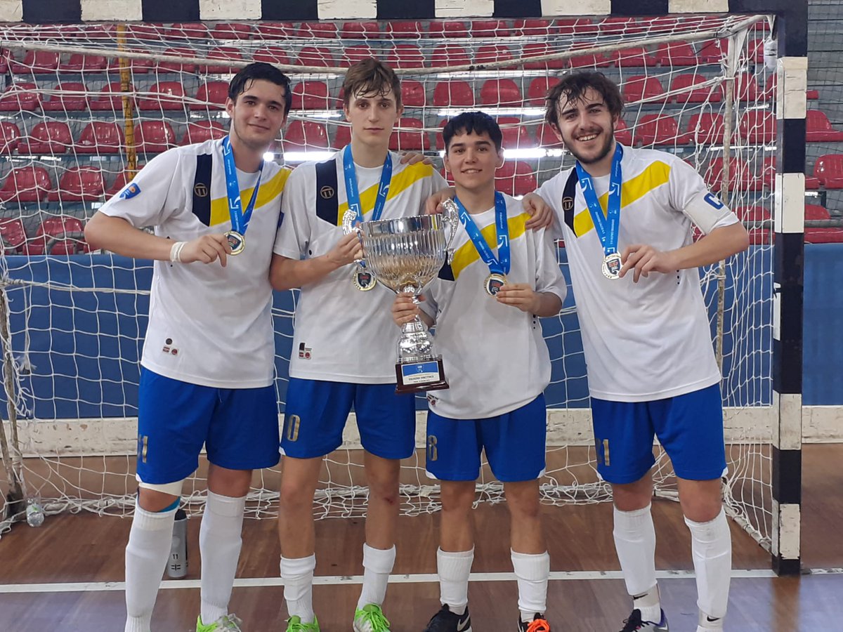 Y un orgullo que hayamos tenido a estos 4 madrileños en nuestras plantilla, ahora campeones de Italia, grandes!!!
P. D. Y un orgullo para @FEMAFUSA, habla mucho y bien de la base madrileña de futbol sala.
