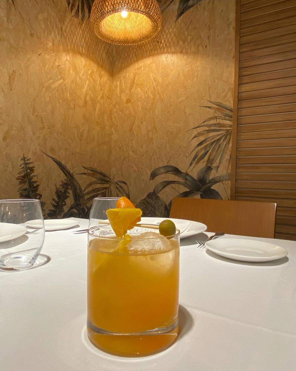 succo_plasencia's tweet photo. Un aperitivo fresquito…🧊
Nuestro nuevo y refrescante cóctel 🍹 a base de #vermutblanco, te va a conquistar.🫠
En Succo siempre te esperan sorpresas 😉 https://t.co/0qKyU03YJC