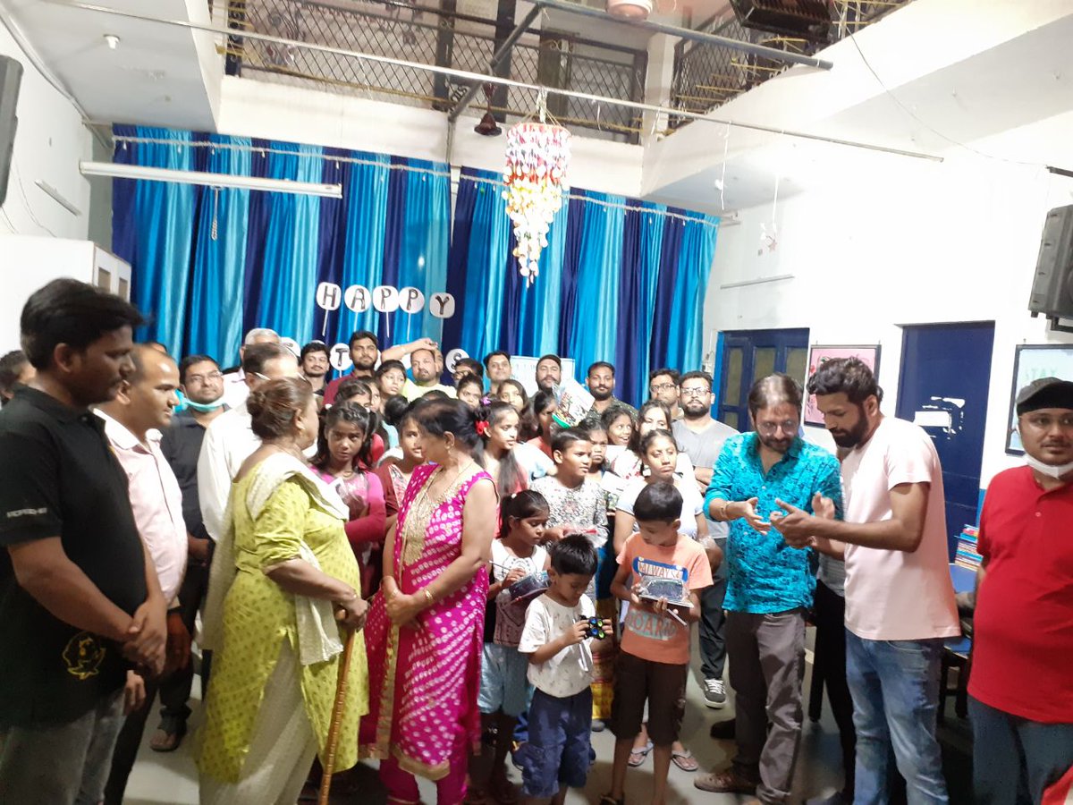 Ghar se Masjid hai bahut door chalon yuun karlee kissi rote hue bachhe ko hasaya jayee !!!
#FathersDay #MissingMyPapa #realsiff