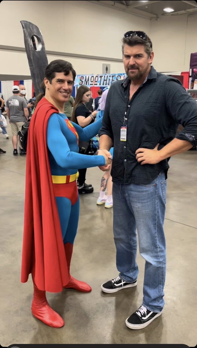 Kporterbatman's tweet photo. I’m back on twitter! Having a blast at Dallas Fan Expo https://t.co/nrLMbCRWc4