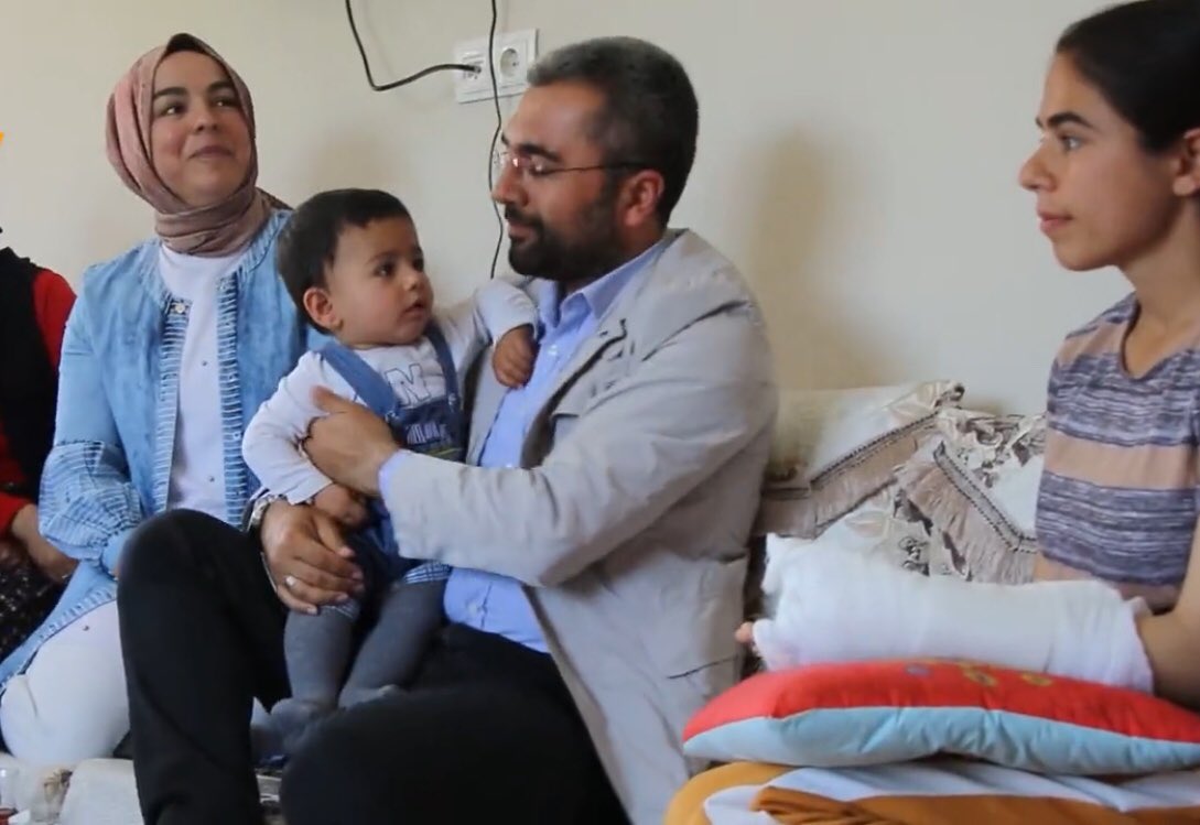 AdemARVAS_'s tweet photo. Edremit Belediye Başkanımız 
@ismailssay ,Babalar günü hasebi ile ,mahallemizin yaşlı şahsiyetlerinden ,
ZÜBEYT GÜLALAN ‘ı evinde ziyaret ederek ,babalar gününü kutladı, ailesi ile hasbihal etti..
Nezaketi için kıymetli başkanımıza teşekkürler..
        #babalargunu https://t.co/Ym3eRuP947