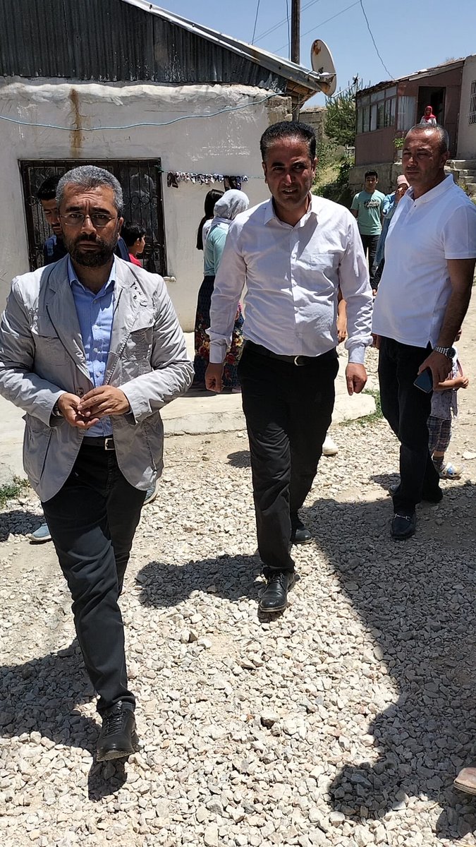 AdemARVAS_'s tweet photo. Edremit Belediye Başkanımız 
@ismailssay ,Babalar günü hasebi ile ,mahallemizin yaşlı şahsiyetlerinden ,
ZÜBEYT GÜLALAN ‘ı evinde ziyaret ederek ,babalar gününü kutladı, ailesi ile hasbihal etti..
Nezaketi için kıymetli başkanımıza teşekkürler..
        #babalargunu https://t.co/Ym3eRuP947