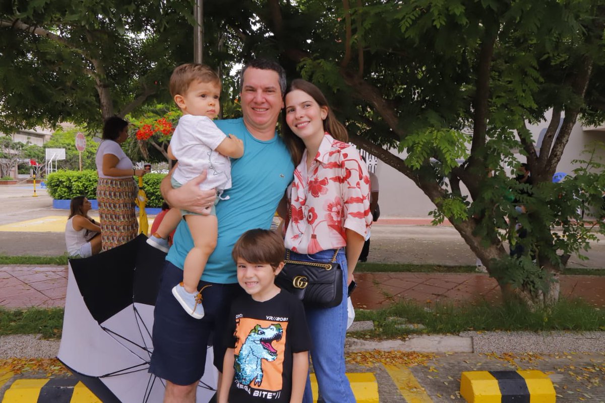 MiguelVergaraC's tweet photo. Hoy todos a ejercer el derecho al voto. Que ni la lluvia nos impida defender la democracia. https://t.co/sdPQDrtST9