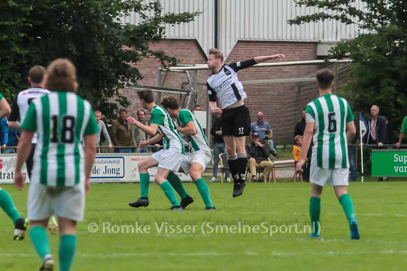 Drachten behoudt 2e klasserschap 
<a href="/vvdrachten/">vv Drachten</a> <a href="/vvDronrijp/">v.v. Dronrijp</a> 

smelnesport.nl/nieuws/voetbal… #smelnesport via <a href="/Smelnesport1/">SmelneSport</a>