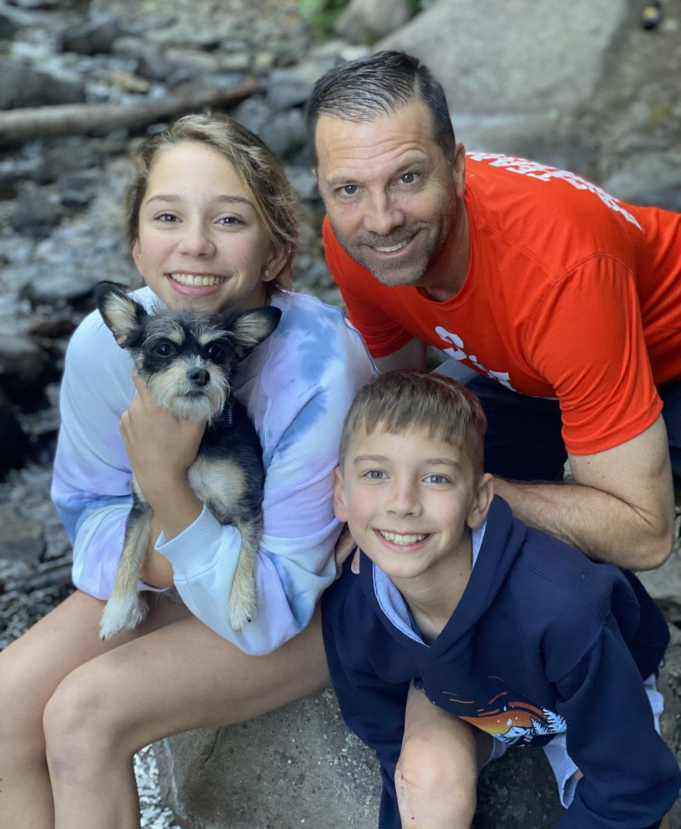 HootenKristen's tweet photo. Happy Father’s Day ⁦⁦@CoachJHoot⁩ we love you!!! https://t.co/WKALSWRcka