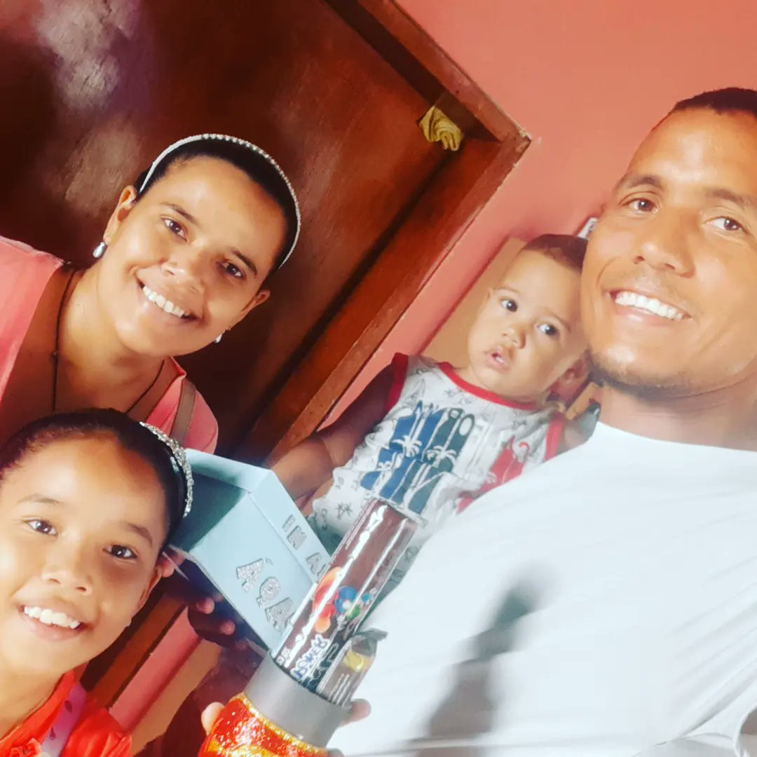 PedroCaraballo_'s tweet photo. 🙏😇GRACIAS DIOS😇🙏
FELIZ dia del PADRE
@Genesis_1509 #bebeSophia ❤ #bebeEthan 💙 https://t.co/Gn1kMRKAGf