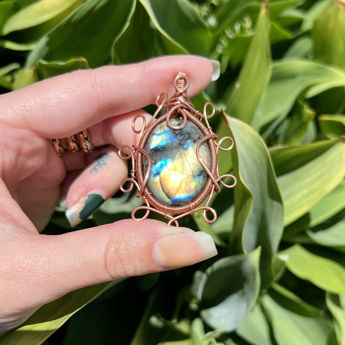 thebeesweavesco's tweet image. All that being said, here are the three pendants live now!
Red Agate, Silver Sheen Obsidian, and Labradorite 🌙🌈

Get them on my shop, listed below ✨