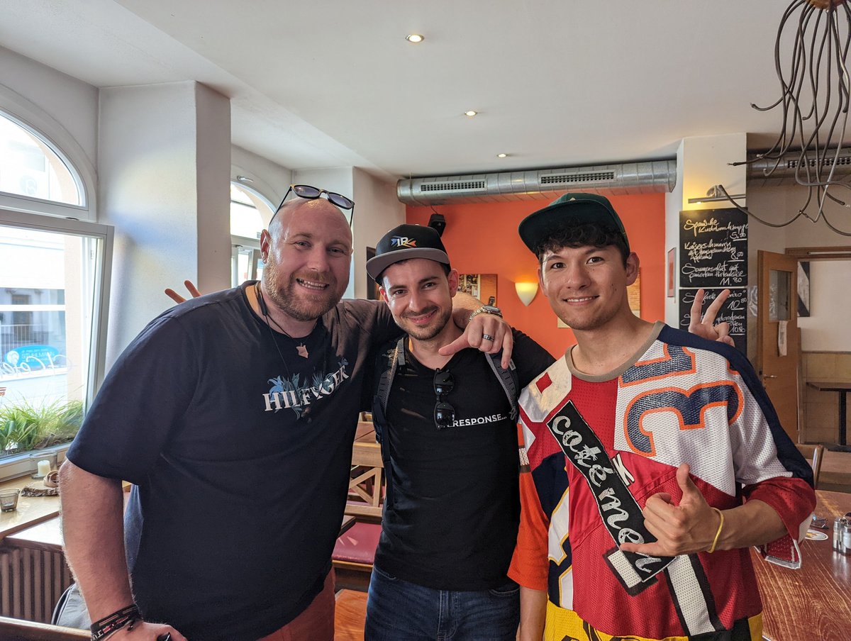 Response_Legacy's tweet photo. Podcast meetup in Freising: In Response meets @EternalMTG at the @EtCeteraMagic event. Was amazing meeting you guys @Sawatarix @itsJulian23 ๐
#MTGLegacy #MagicTheGathering #Podcast #EtCeteraMagic #GmiadlicheHittn https://t.co/Lskq4Z34Gw
