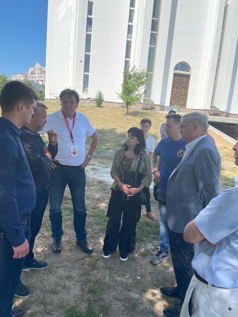 Heute führte die Delegation  aus NÖ der auch unser Präsident Josef Schmoll angehört, Gespräche mit dem Bürgermeister von Butscha / Ukraine, Thema waren unter anderem die internationalen Aktivitäten des Roten Kreuzes im Bereich Trinkwasserversorgung. #ukraine