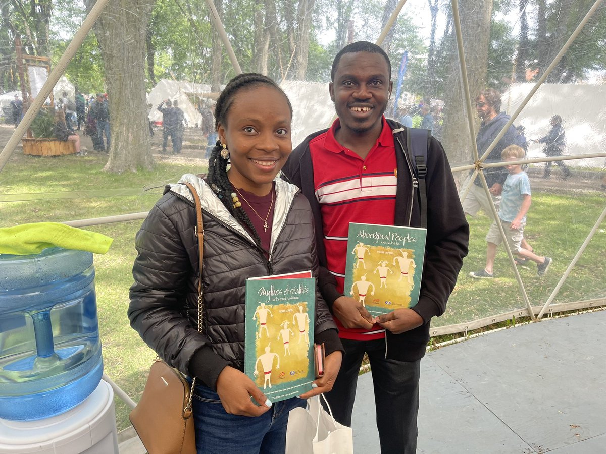 JoshuaOkyere6's tweet photo. It’s another day of Learning at KWE!Glad to meet my sister @Lydiebel1 . There is a feeling of connection as the stories being told, the arts and symbols displayed have some similarities with some African setting.
#Language #Culture &amp; Identity @fdnPETF https://t.co/kvX86PmPEx