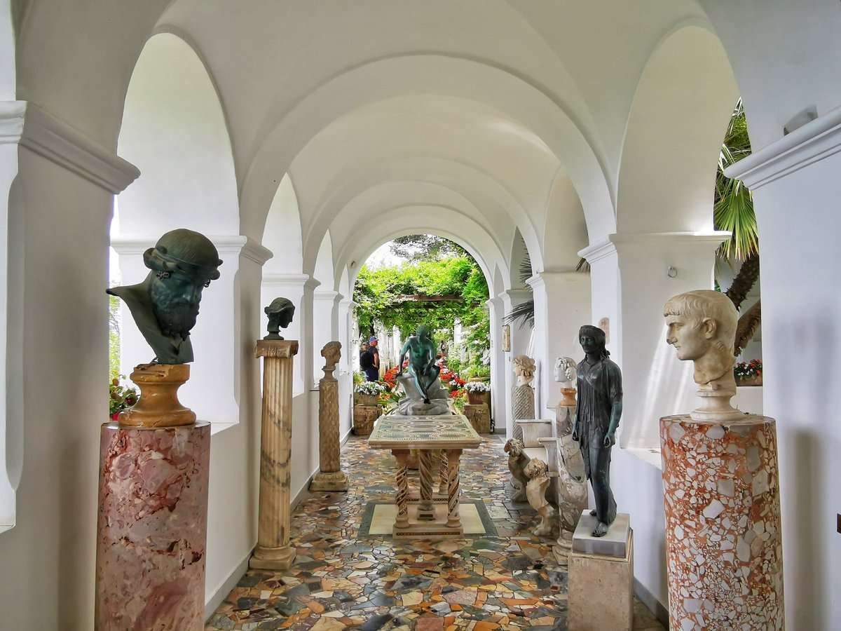 viaggiacuriosa's tweet photo. #Villa San Michele è la dimora costruita da Axel #Munthe ad #Anacapri dal 1896, sul luogo di una delle ville di Tiberio e di cappella medievale. Si apre sullo splendido #giardino, affacciata sul golfo di #Napoli e su #Capri: 👉https://t.co/1r9Xci617X https://t.co/zoxdnGCA0Q