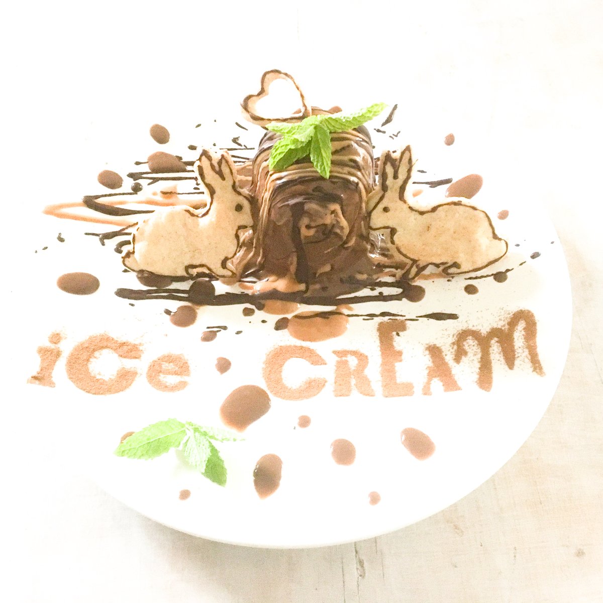 hannahkokoschka's tweet photo. #handmadehour @HandmadeHour from #handmade #paper #lettering #stencil to homemade #plantbased #chocolate #icecream using @Alpro vanilla (as per pen #sketch) and #datenectar in an easy nochurn recipe creation #foodart https://t.co/UL8hGUEqAg