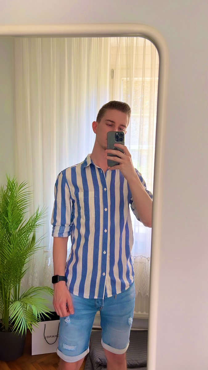 Properly dressed for craving Greek food 🇬🇷