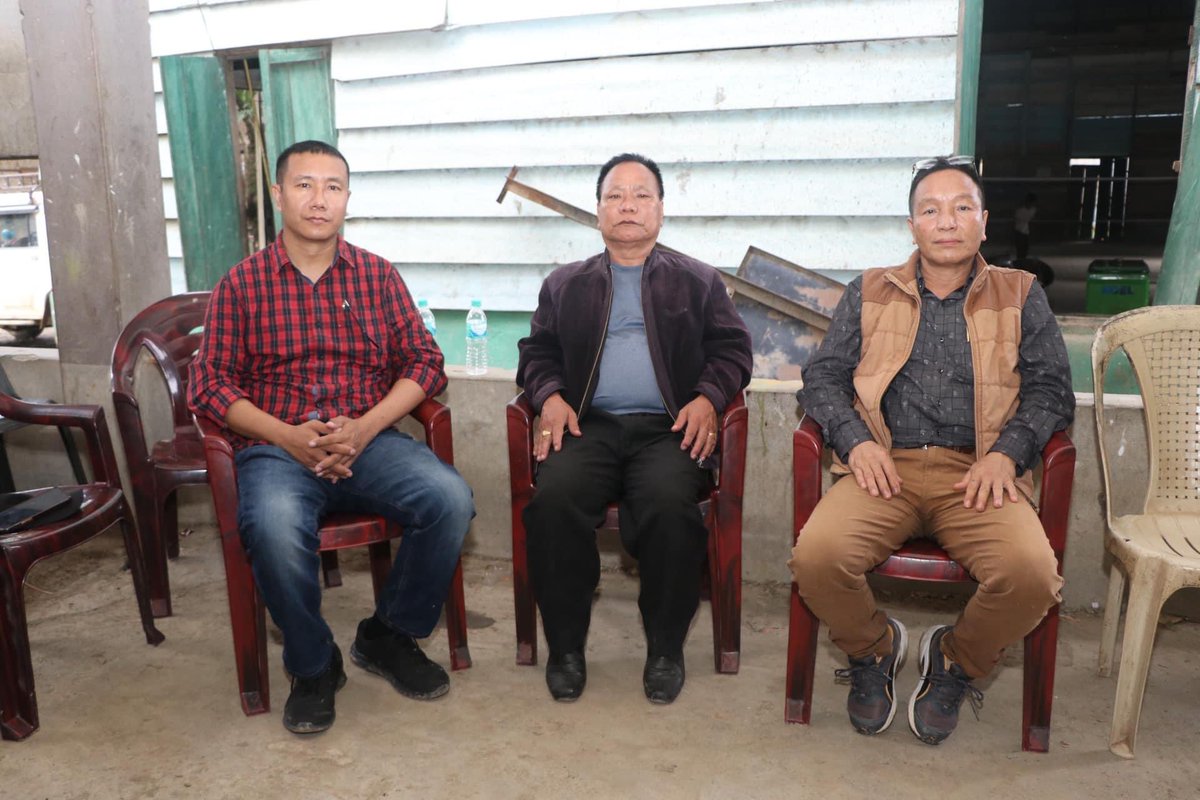 BeiRokhu's tweet photo. Phura khihsawzy ta CEM zachhihpa Puhpa H. Malvina ama dyna gate thaby liata Pawpi ri miah pa-ao ei ta, a rônah hmeiseih; Phura khihsawzy chô liata eimâ ly ngaita. 

(17.6.2022) https://t.co/I57VDaVgF7