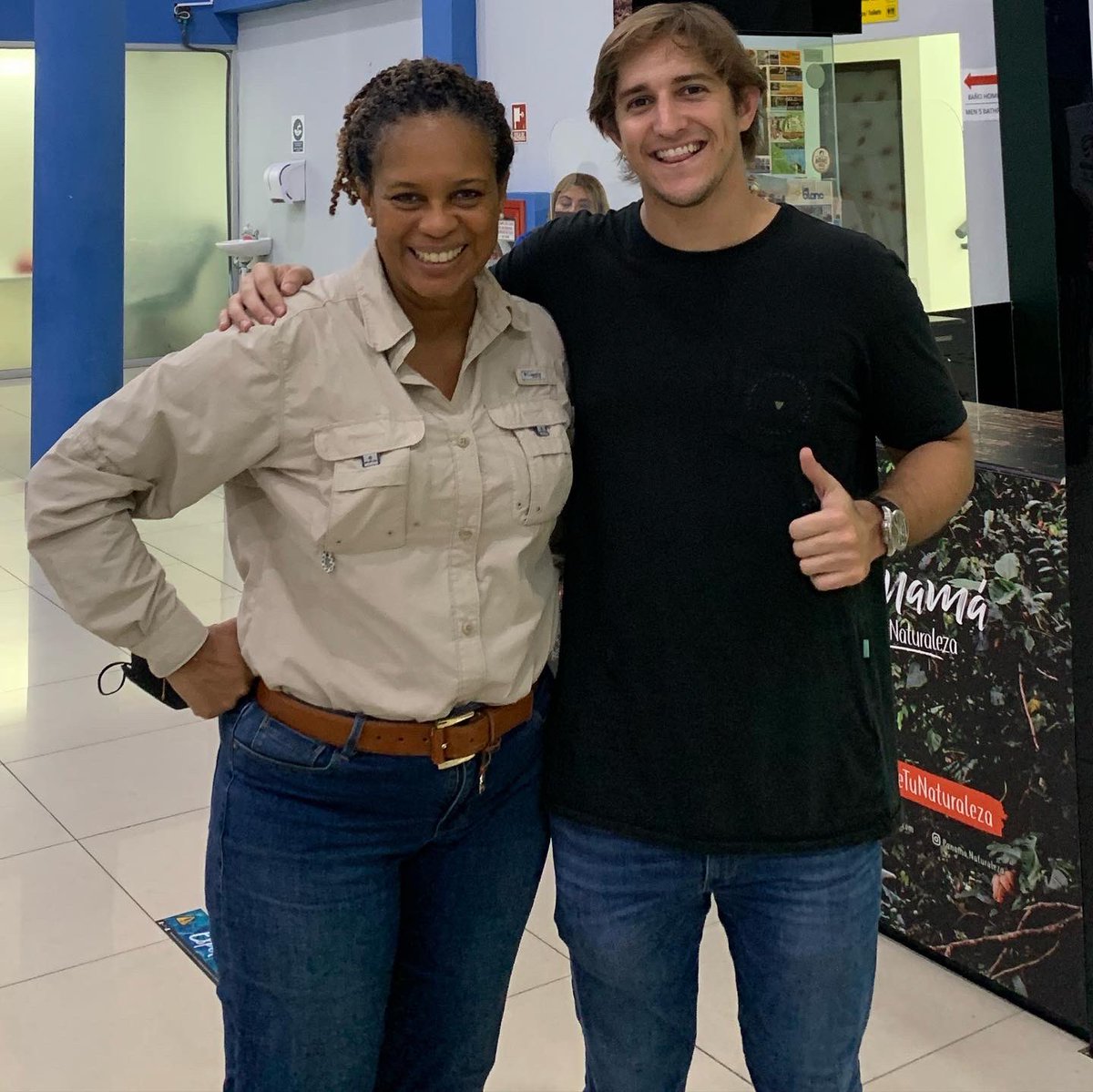 PasosPanama's tweet photo. Alianza de colaboración entre #PanamáSostenible y #WasteRevolution @istmo_co para transformar botellas plásticas en tshirts. No es la solución definitiva, pero sí un avance en evitar que las botellas terminen en el mar. Impulsando desde Bocas del Toro #afrodescendientesenredd https://t.co/QNuIPVTPSA