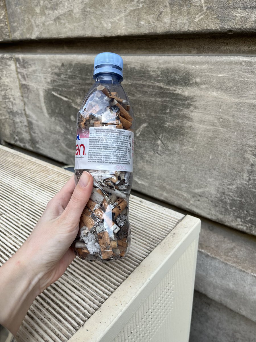 tropicococooo_o's tweet photo. Ramassé à Suresnes en quelques minutes à peine… A quand des cendriers dans la ville pour permettre leur recyclage ? #villesale 
#fillthebottlechallenge @MaPetitePlanete https://t.co/aqZlTo8Qi6