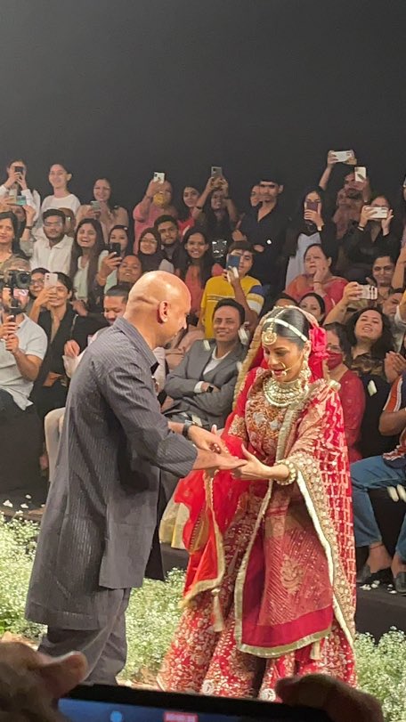 ShehnaazShineFC's tweet photo. Ohhh 🥺

Miss Pretty Gill !!

TIMES SHOWSTOPPER SHEHNAAZ

@ishehnaaz_gill #ShehnaazGill https://t.co/SRuSQ1GLD3