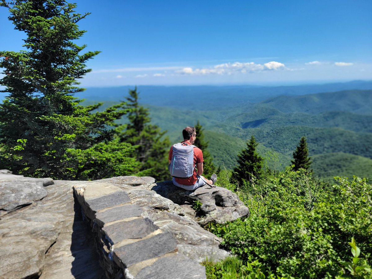 WeatherErik's tweet photo. Sitting pretty with my college rowing buddies up along the @BlueRidgeNPS. #DevilsCourthouse #GraveyardFields #Asheville https://t.co/tcOTUGdk6E