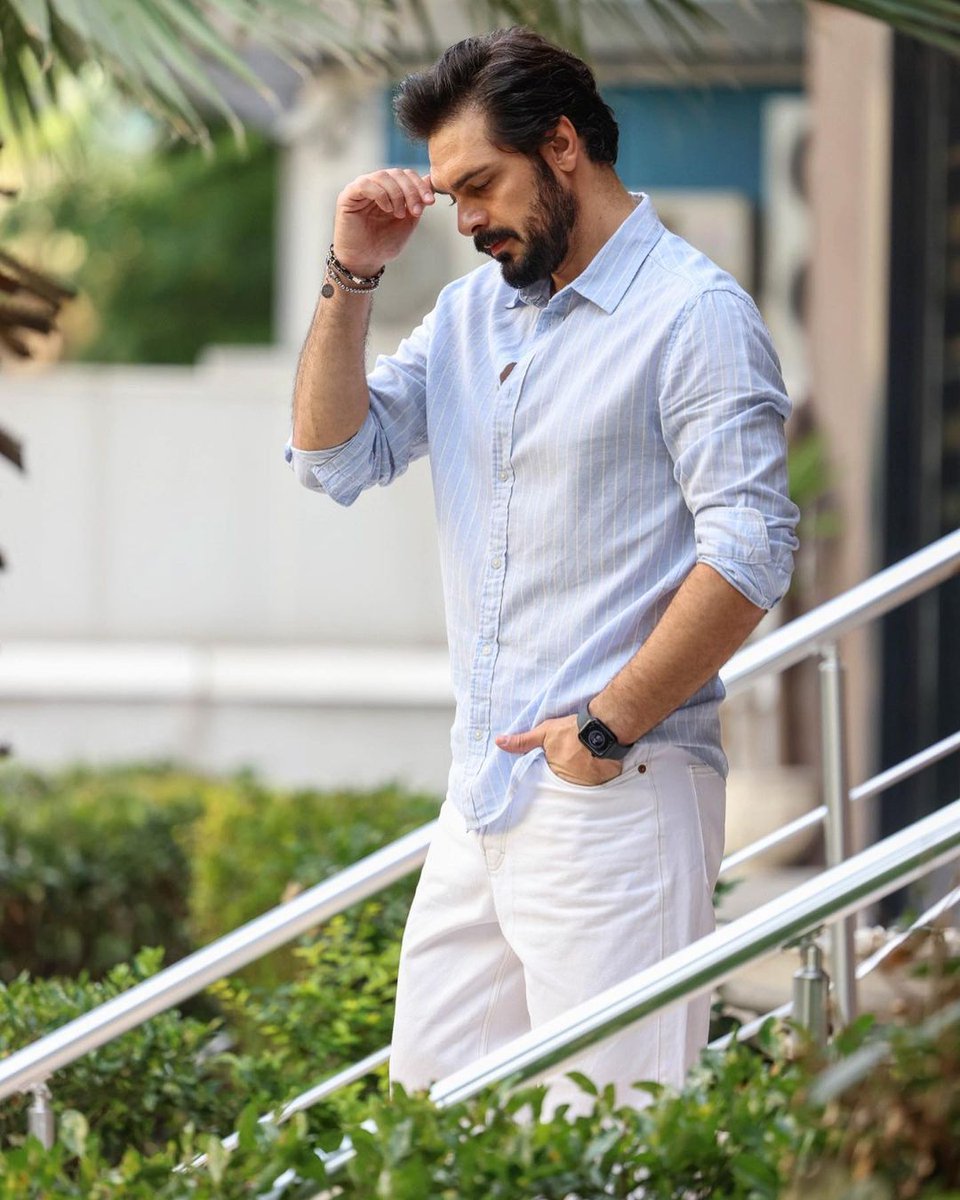 Perfeição define esse macho...
Halil bey🔥🔥🔥