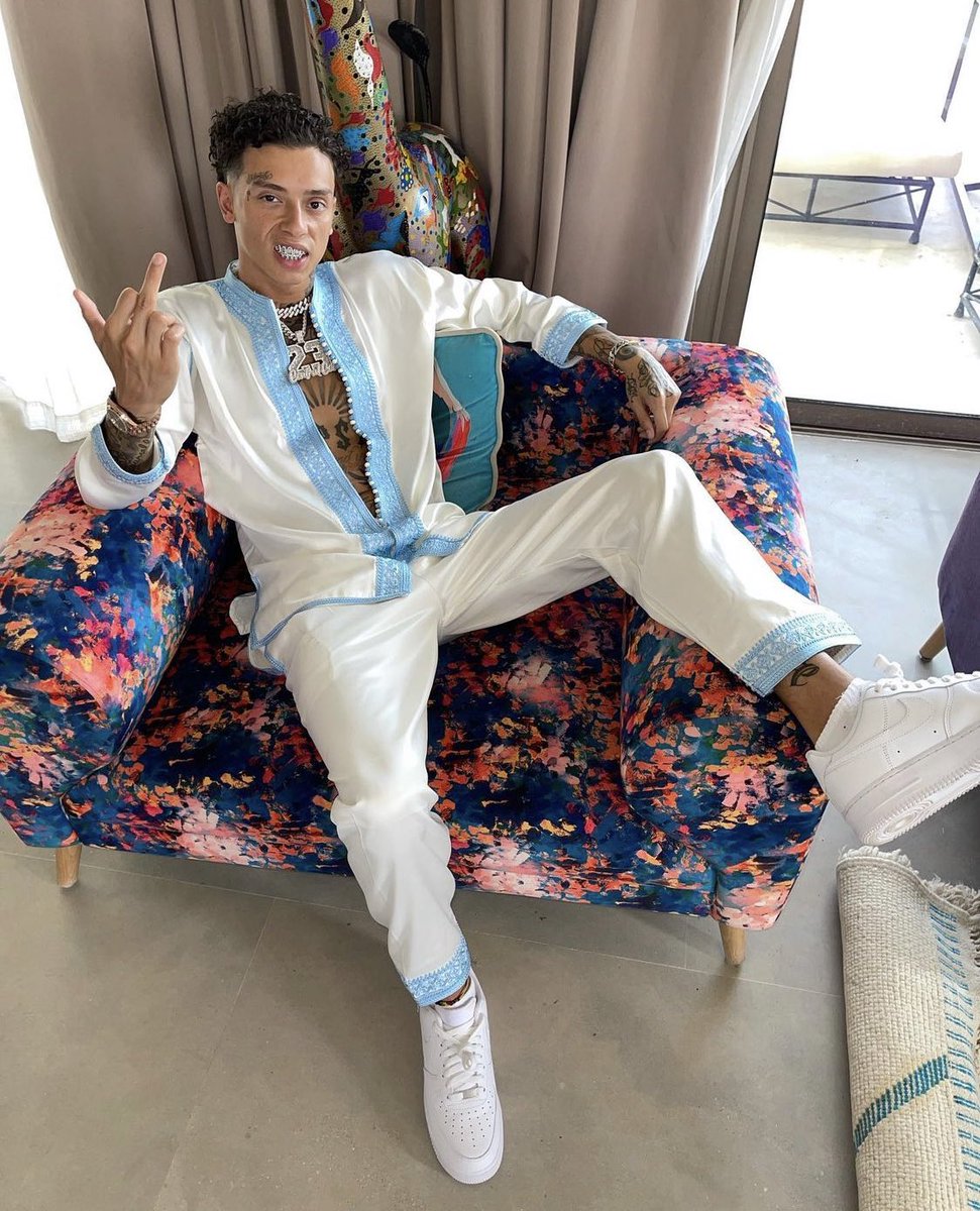 ultrastoiccc's tweet photo. Just Central Cee chilling in Marrakech, Morocco, with the Moroccan fit 😍😍😍😍😍🇲🇦🔥 https://t.co/yeMWNH1fzx