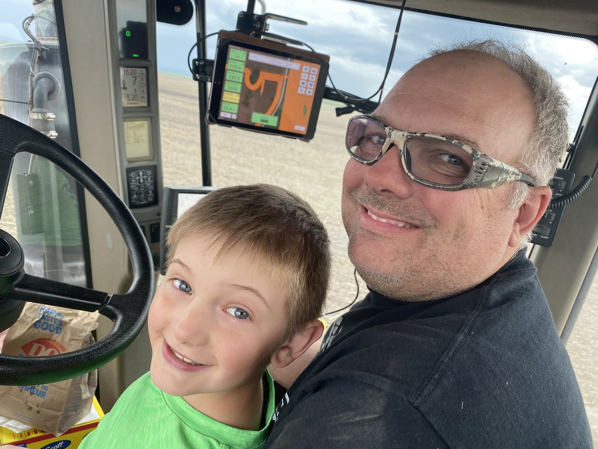 ErinBrunel's tweet photo. Happy Father’s Day Rob @rpbrunel , you’re one of a kind! 
Thanks for being the best dad to our 3 kids! 
It’s not easy being a bereaved parent to our child in heaven 👼🏼 while still trying to live your best life for our kids 👧🏼 👦🏼 on earth, you’re an amazing example!
We love you! https://t.co/GzMqLEDvou