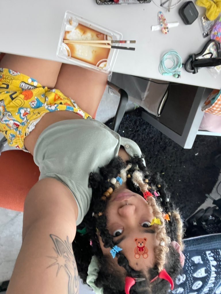 momopatchi's tweet photo. Happy #juneteenth2022 ,I'm Momo a Black and Japanese Artist/Animator :) here is me &amp; some of my work ily <3333 https://t.co/8XqNpJaeXk