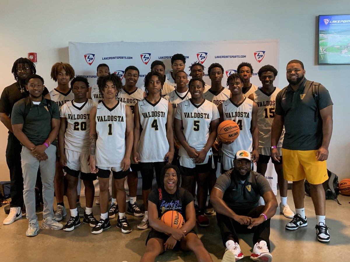 CoachLeeVHS's tweet photo. Learned a lesson in preparation after taking a tough loss to the eventual bracket champs in game 1…..but showed grit &amp; resilience bouncing back to win 3 straight and the consolation bracket. Growing tougher, smarter, and closer daily. 🤞🏽 @ValdostaHSBball https://t.co/0CVNcD5tex