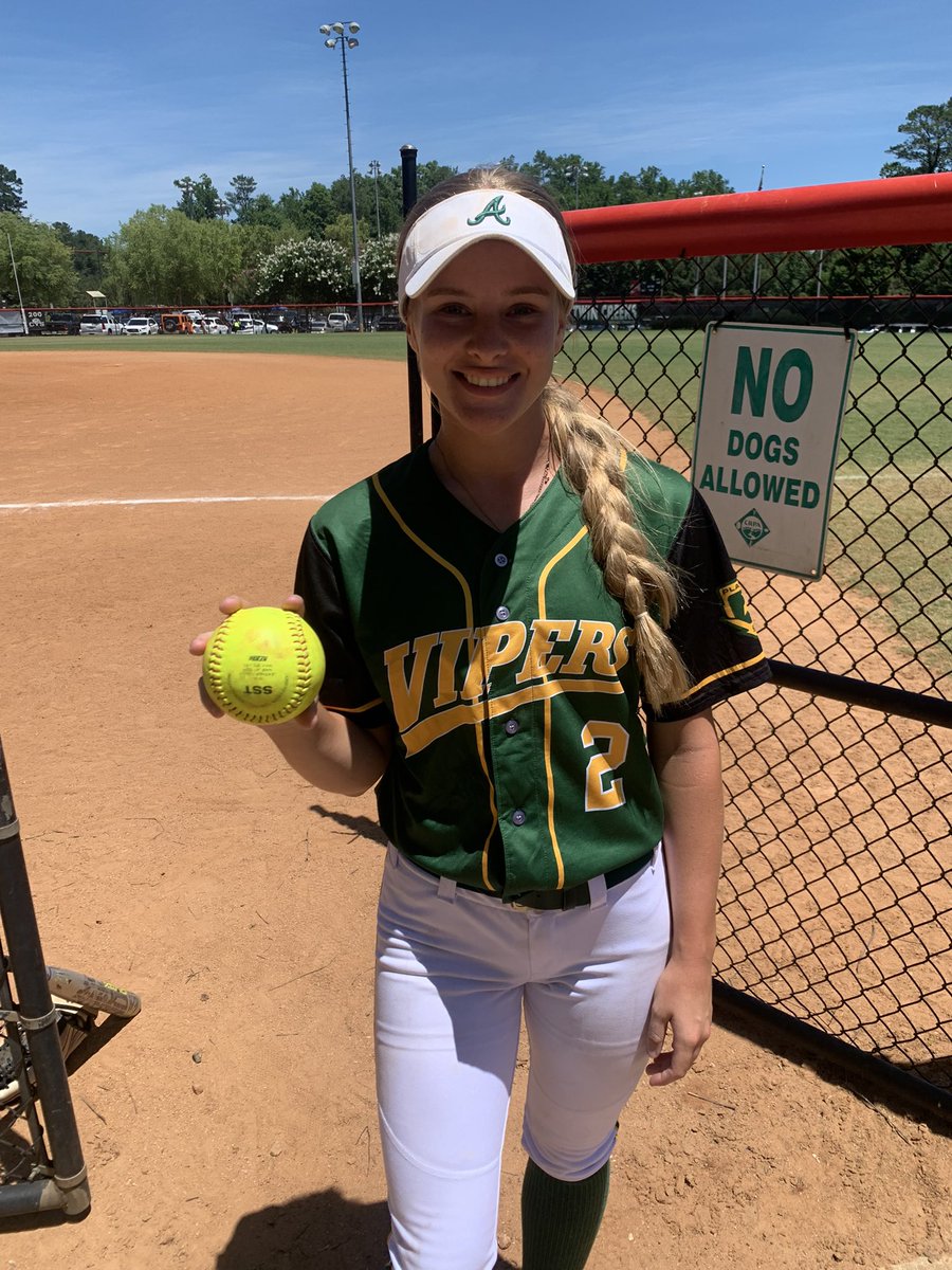 1st game of the day, 1st dinger of the day!